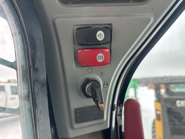 caterpillar-242d-image-33