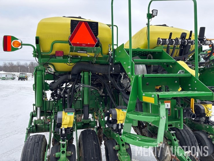 2016-john-deere-1775nt-image-19