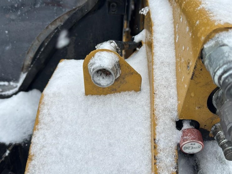 2023-caterpillar-299d3-xe-image-38