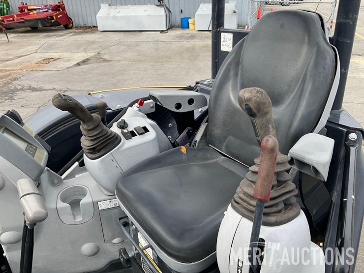 2019-deere-30g-image-35