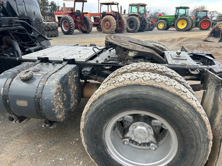 1986-ford-c800-image-8