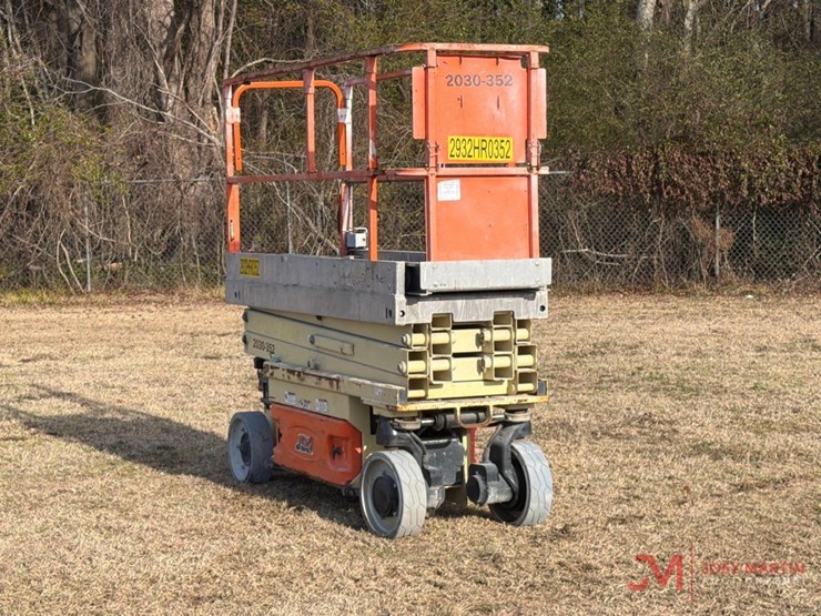 2015-jlg-2030es-image-1