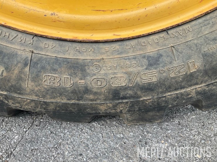 2017-caterpillar-420f2-image-17