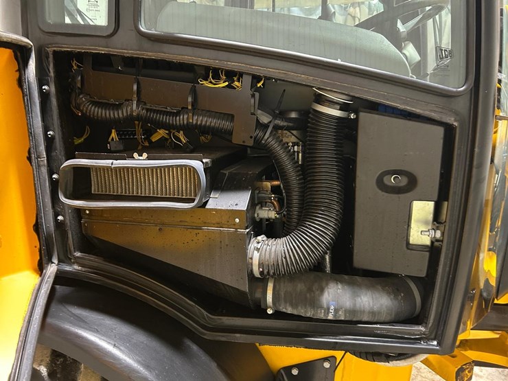 2022-jcb-407-image-12