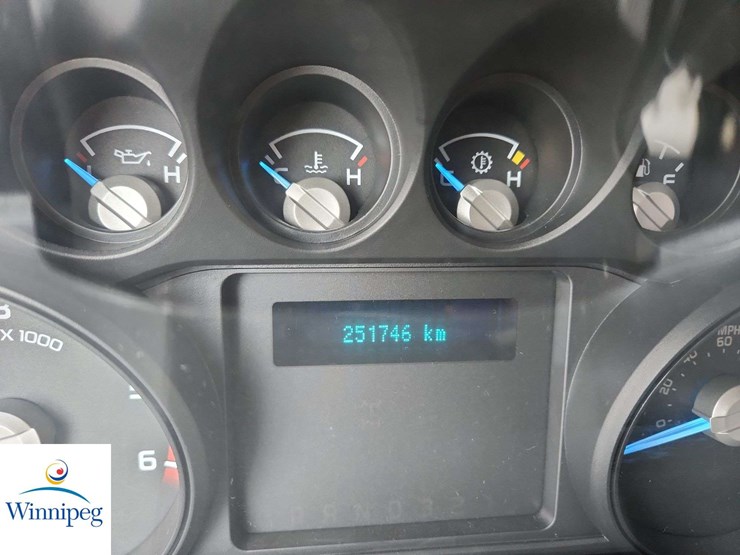 2013-ford-f550-image-35