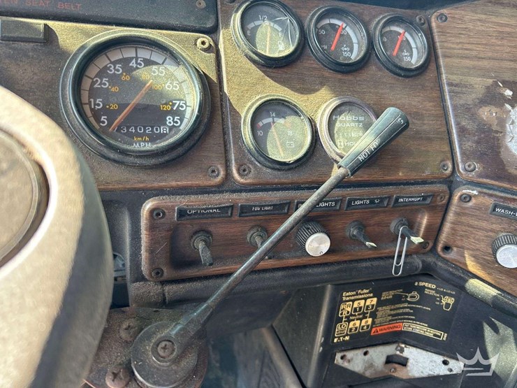 1996-freightliner-fld112sd-image-15