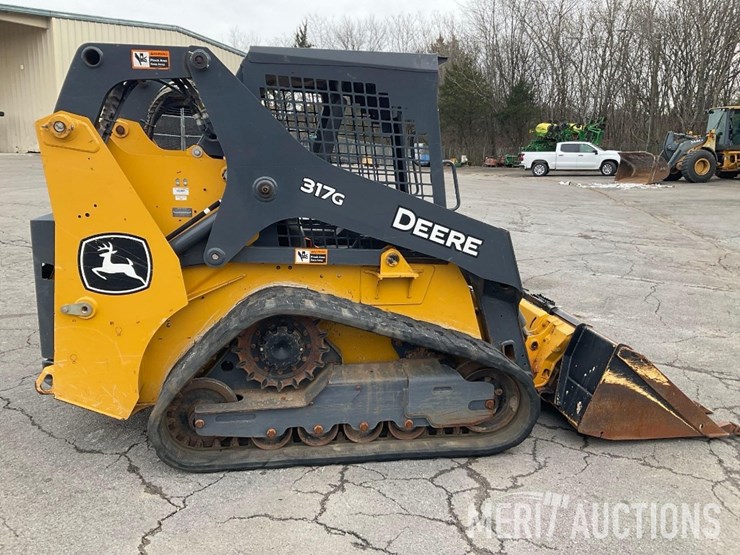 2022-deere-317g-image-6