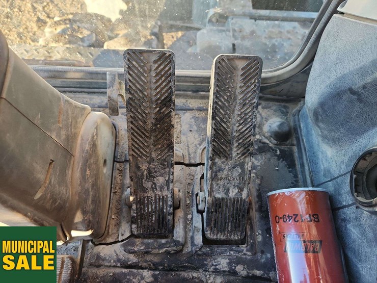 2012-hyundai-r140-w-9-excavator-image-18