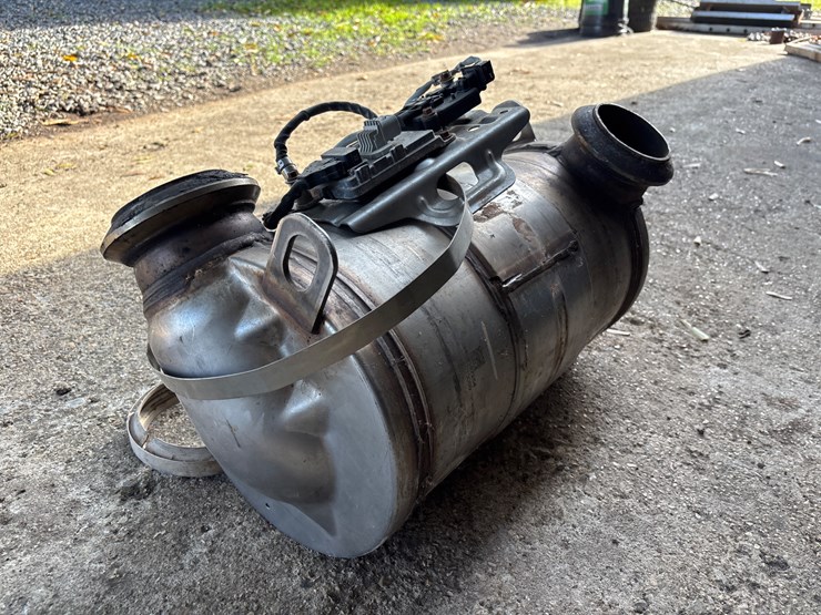 #401-•-komatsu-exhaust-cleaner-image-2