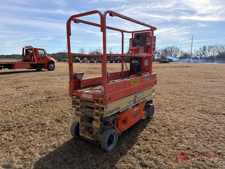 2016-jlg-1930es-image-2