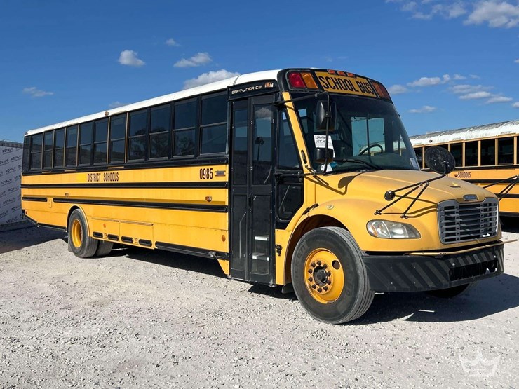 2011-freightliner-b2-image-2