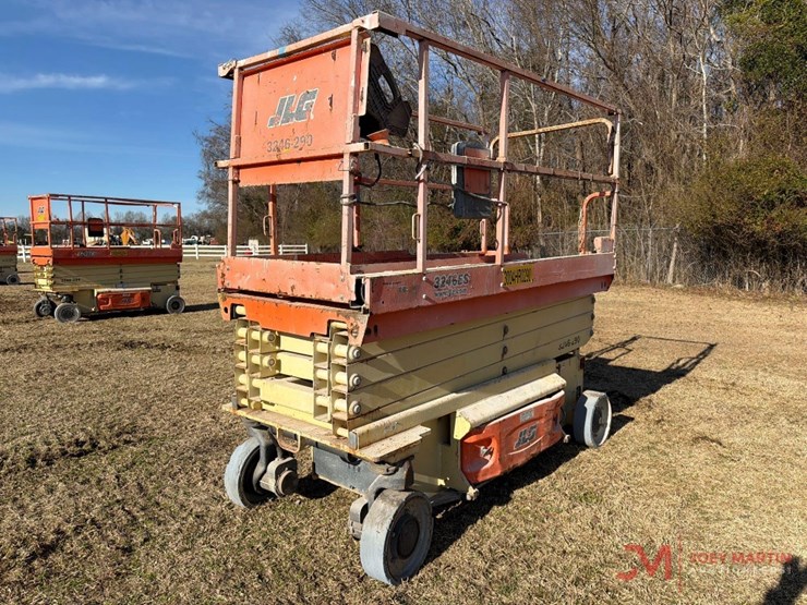 2015-jlg-3246es-image-5