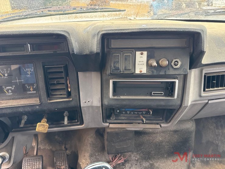 1998-ford-f-series-service-truck-image-32