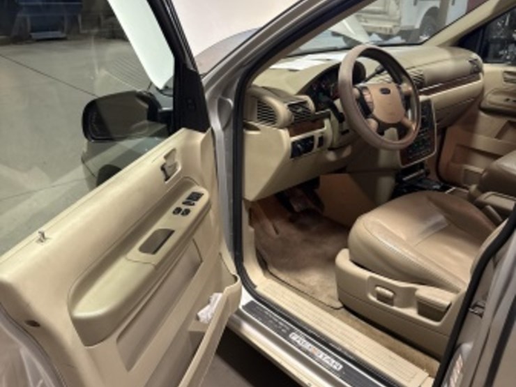 2004-ford-freestar-image-24
