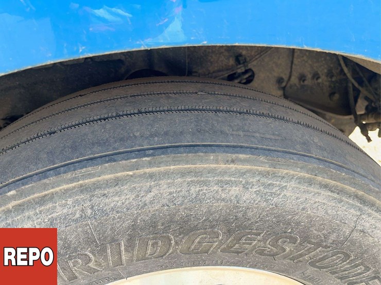 2022-freightliner-cascadia-t/a-sleeper-tractor-image-11