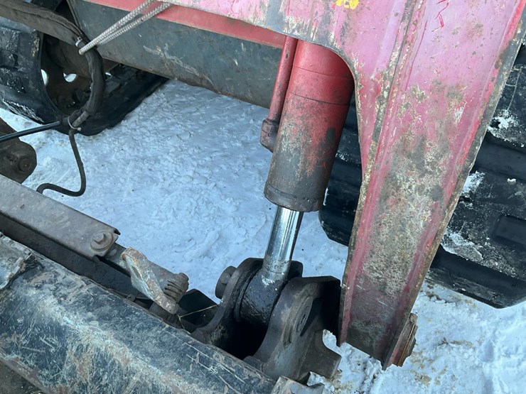 2012-takeuchi-tl10-image-10