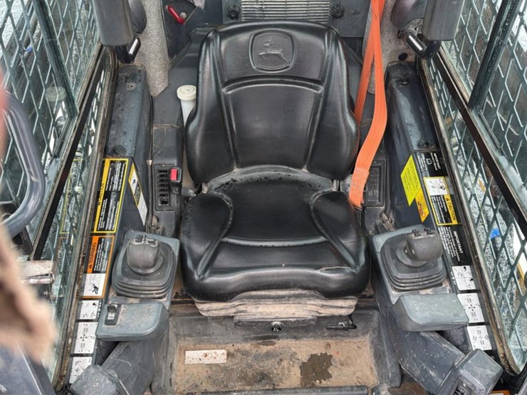 2019-deere-332g-image-10