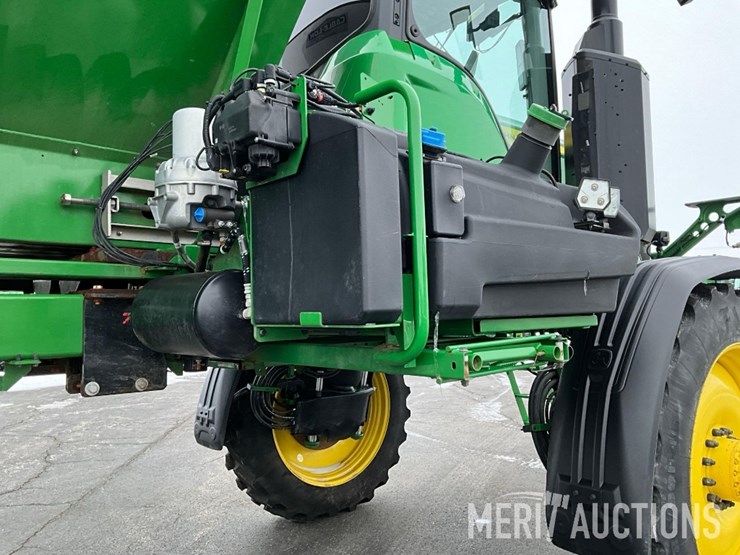 2023-john-deere-400r-image-28