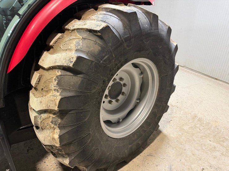 2016-mahindra-2565-image-12