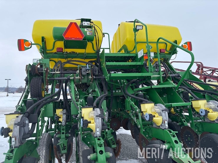 2013-john-deere-1790-image-24