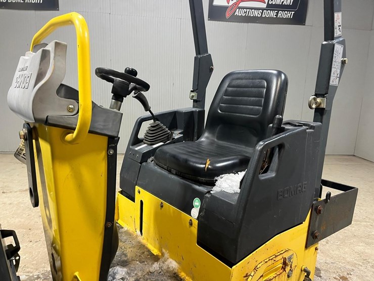 2013-bomag-bw900-50-image-39