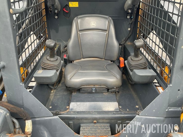 2022-deere-317g-image-38