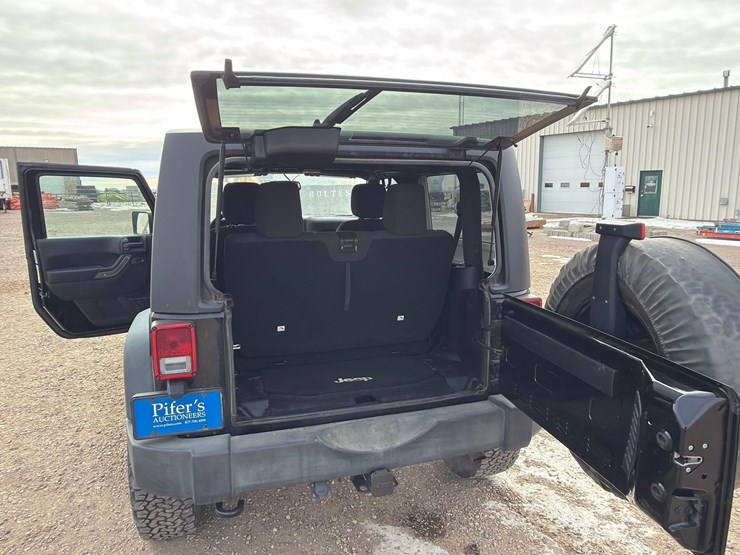 2016-jeep-wrangler-sport-image-13