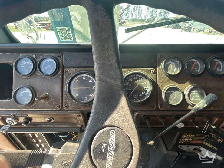 1996-freightliner-fld112sd-image-16