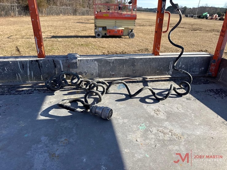 2015-jlg-3246es-image-9