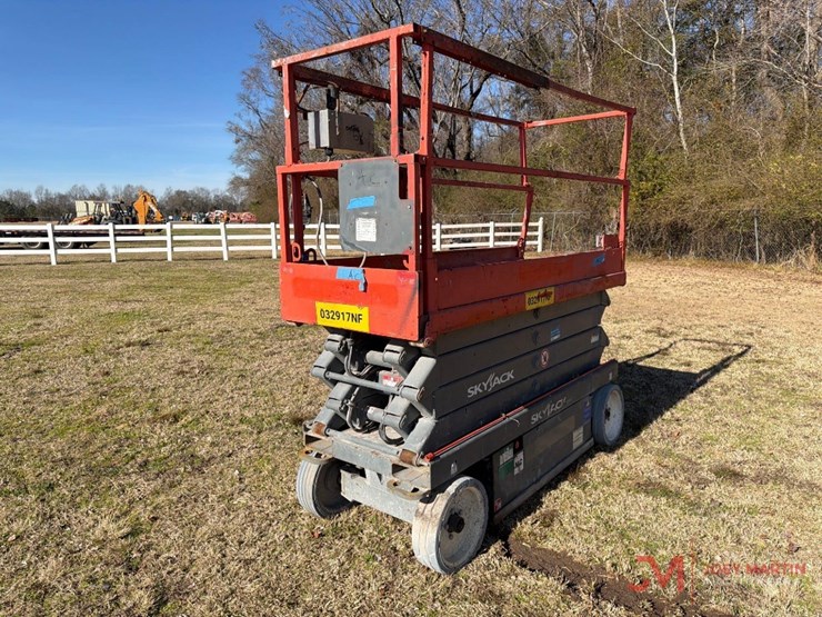 2017-skyjack-sj3226-electric-scissor-lift-image-4