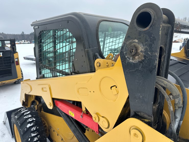 caterpillar-242d-image-21