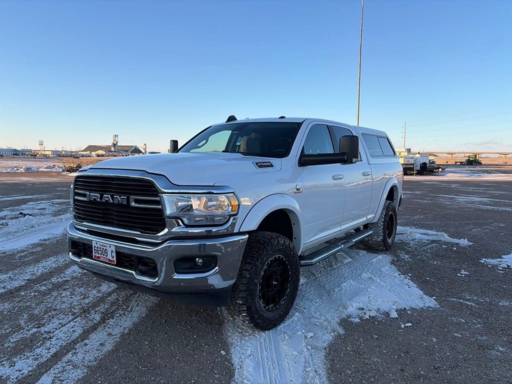 2020-ram-2500-big-horn-image-1