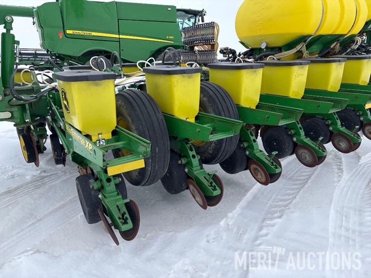 2010-john-deere-1770nt-image-11