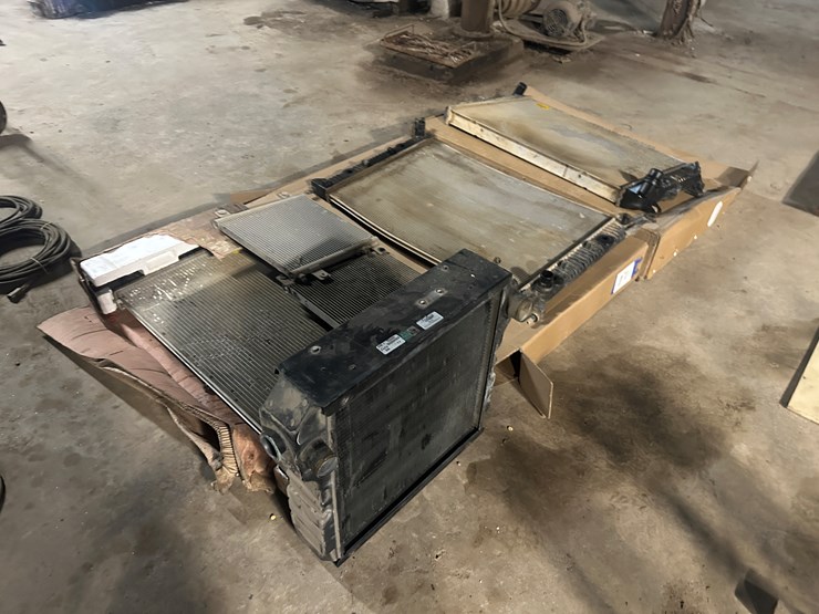 #38471-•-lot-of-radiators-&-misc-parts-image-3