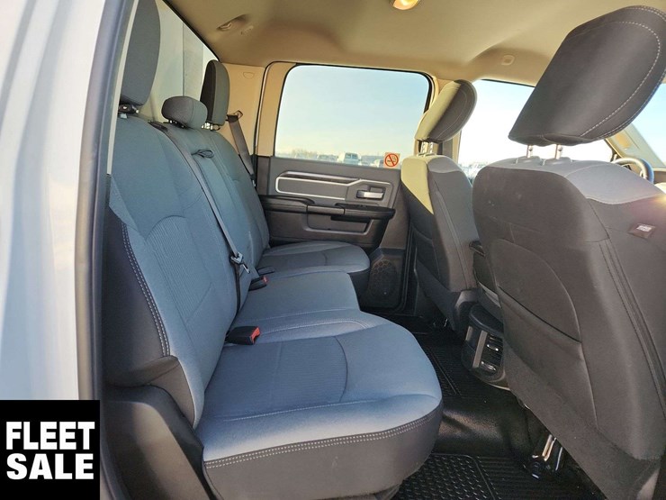 2019-dodge-3500-image-19