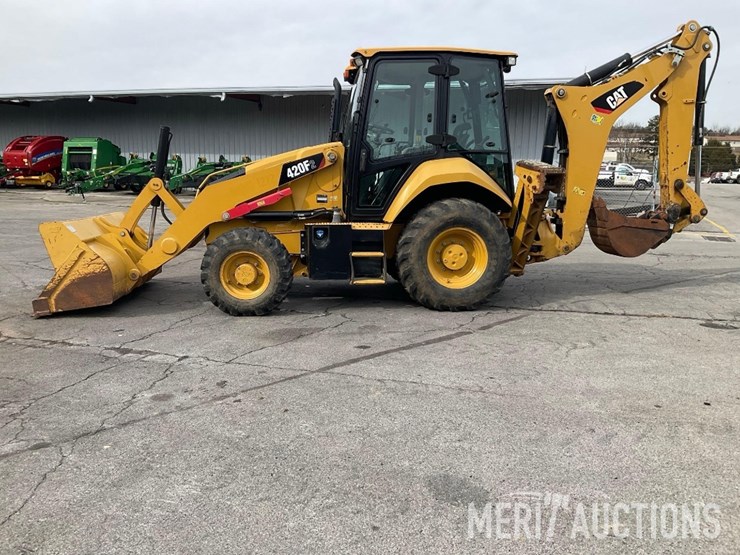 2017-caterpillar-420f2-image-2