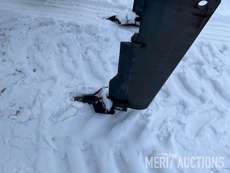 2023-john-deere-2100-image-13