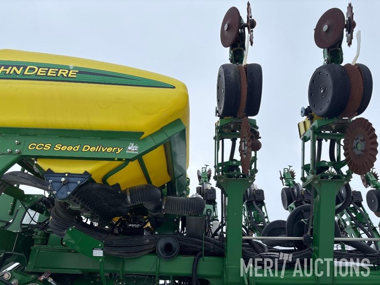 2013-john-deere-1790-image-30