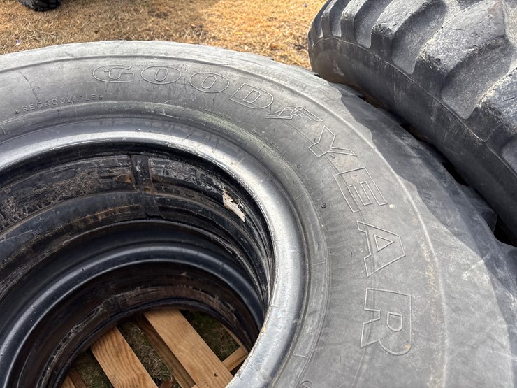 #384-•-lot-of-5-goodyear-unisteel-military-truck-tires-image-4