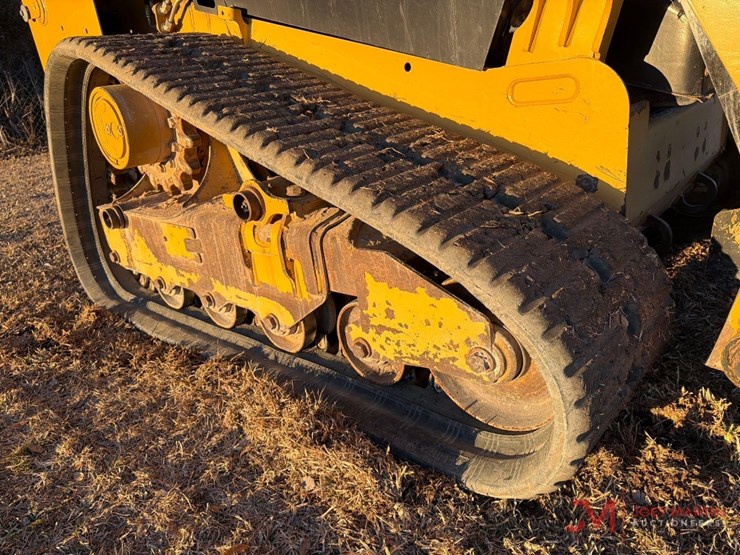 2020-caterpillar-249d3-image-13