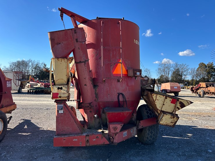 new-holland-358-image-5