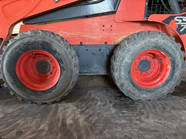 2016-kubota-ssv75-image-10