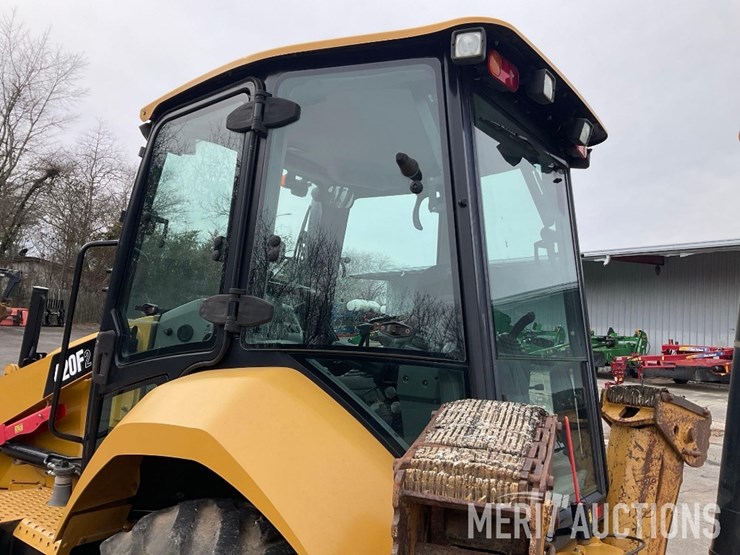 2017-caterpillar-420f2-image-26