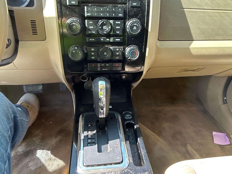 2012-ford-escape-image-17