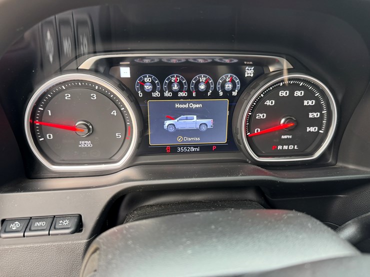 2021-chevrolet-3500hd-image-46