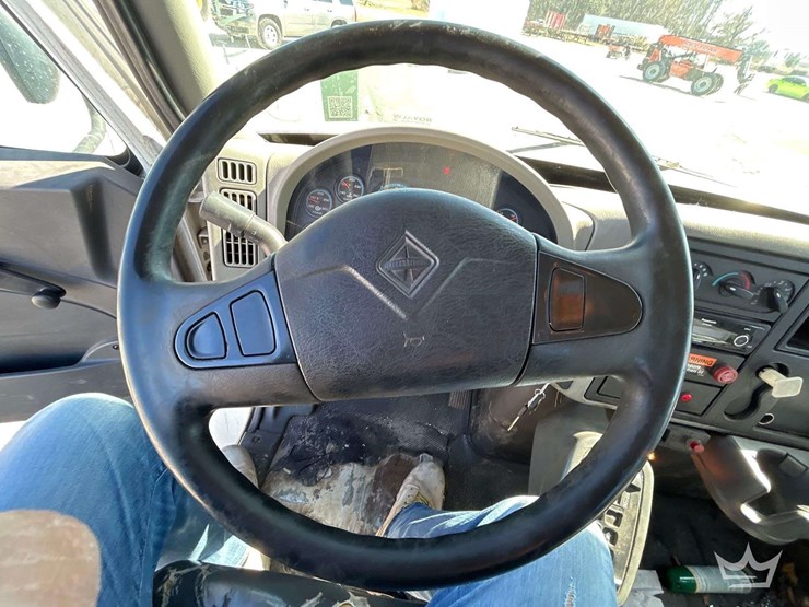 2013-international-durastar-4300-image-12