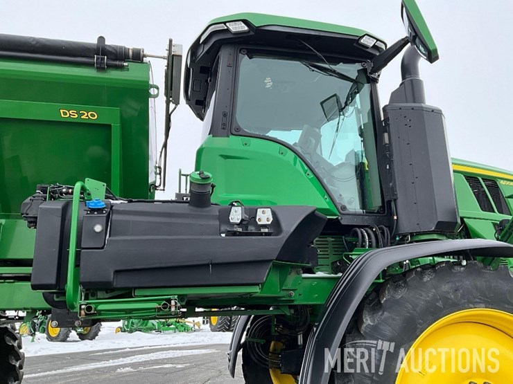 2023-john-deere-400r-image-30
