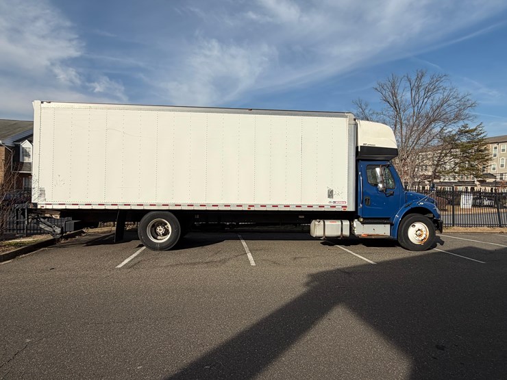 2014-freightliner-m2-106-image-9