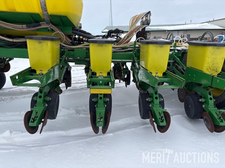 2010-john-deere-1770nt-image-25