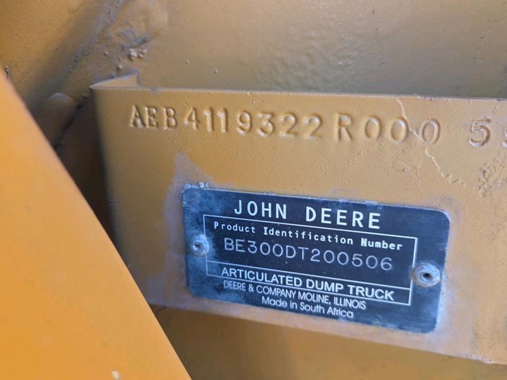 2005-deere-300d-image-6